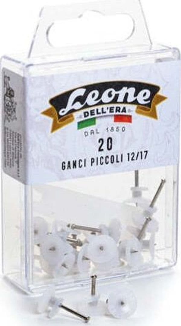 Ganci per quadri con spilli Leone - 12-17 mm - Leone - conf. 20 pezzi Cancelleria e prodotti per ufficio/Archivio ufficio e accessori per scrivania/Nastri colle elastici e graffette/Graffette molle fermacarte e anelli Eurocartuccia - Pavullo, Commerciovirtuoso.it