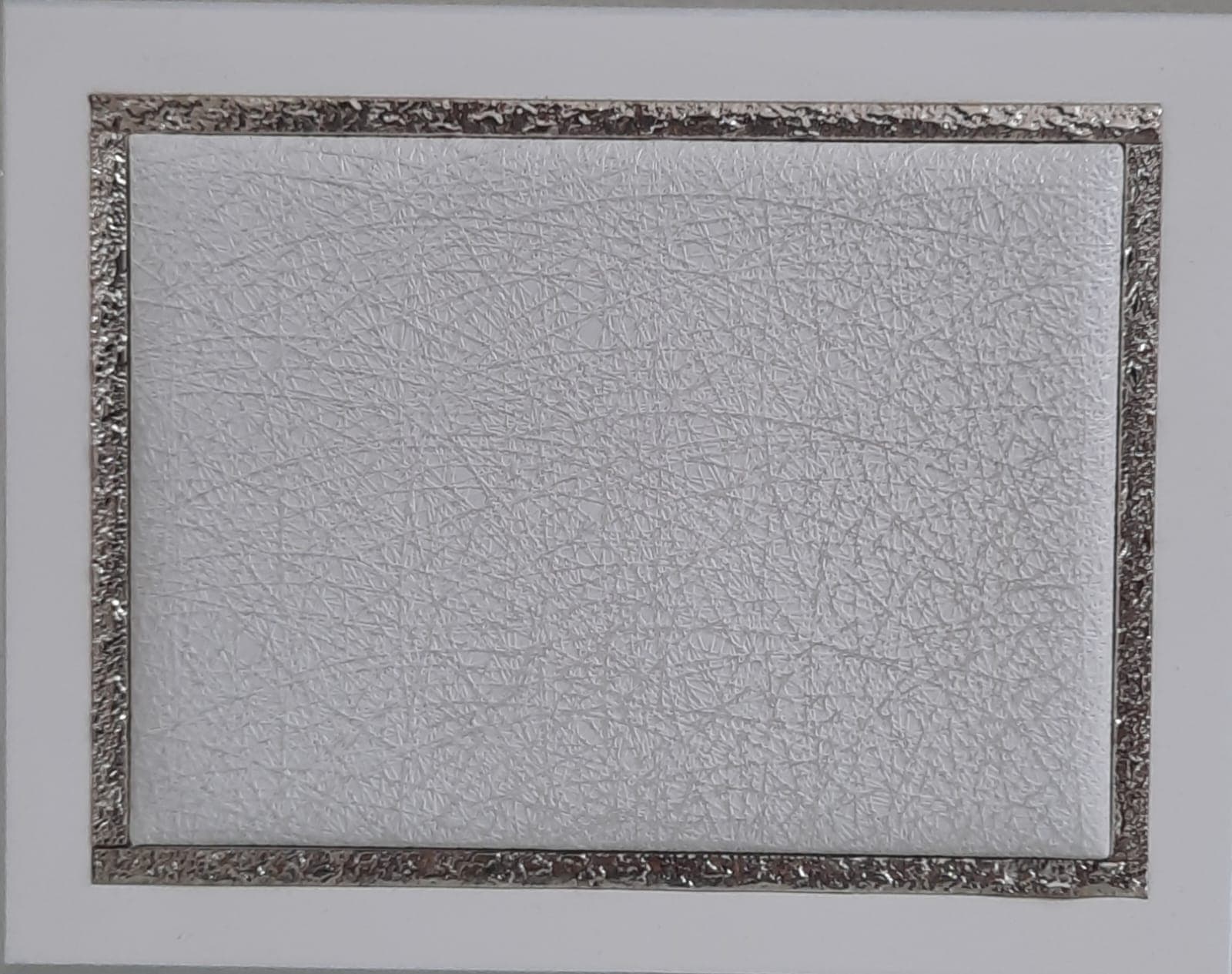 Cofanetto porta gioie Casa Reale Riga in MDF con dettaglio in argento 925, 23x18x6,5 cm, raffinato e artigianale Made in Italy.