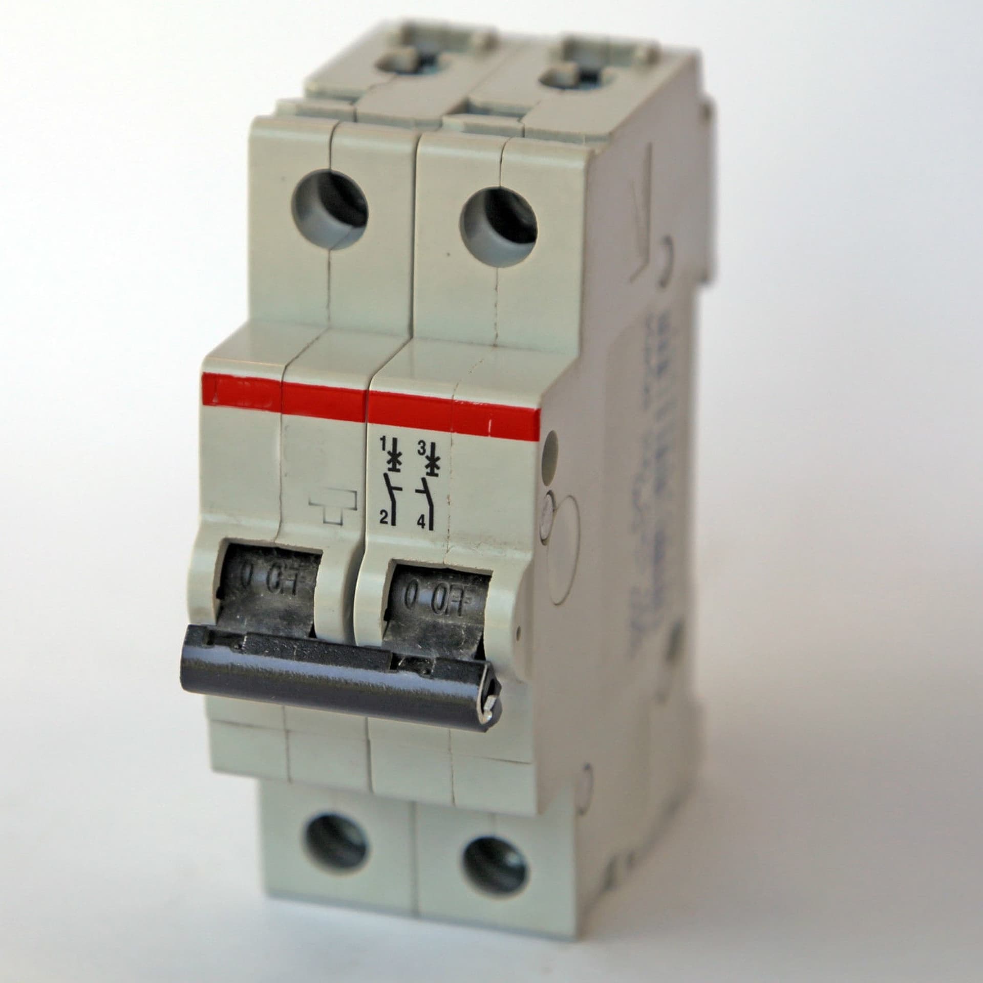 Interruttore Automatico Magnetotermico 2 Modulo Din 10a Per Quadro Elettrico Materiale Elettrico Trade Shop italia - Napoli, Commerciovirtuoso.it