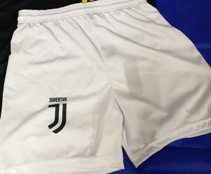 Juventus Fc Pantaloncini Calcio Bianchi Pantaloni Corti Juve Ufficiali Con Etichetta E Ologramma Bianco Sport e tempo libero/Fan Shop/Calcio/Abbigliamento/Pantaloni Il Distintivo - Pesaro, Commerciovirtuoso.it