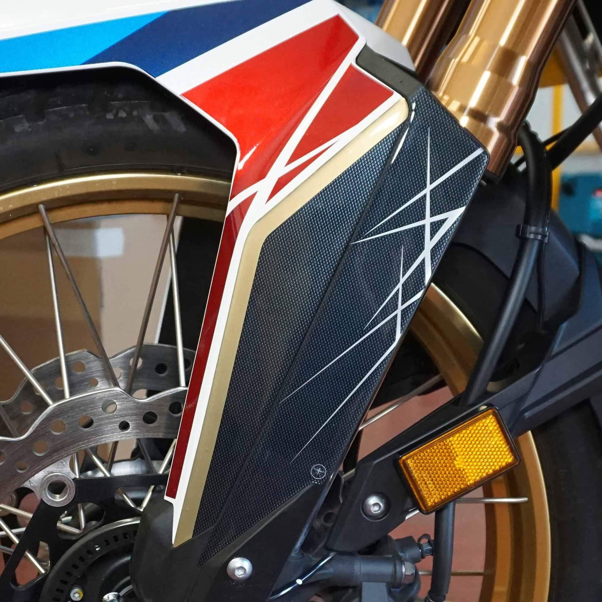 KIT-ADESIVI-3D-PROTEZIONI-PARAFANGO-ANTERIORE-compatibili-HONDA-AFRICA-TWIN-1100