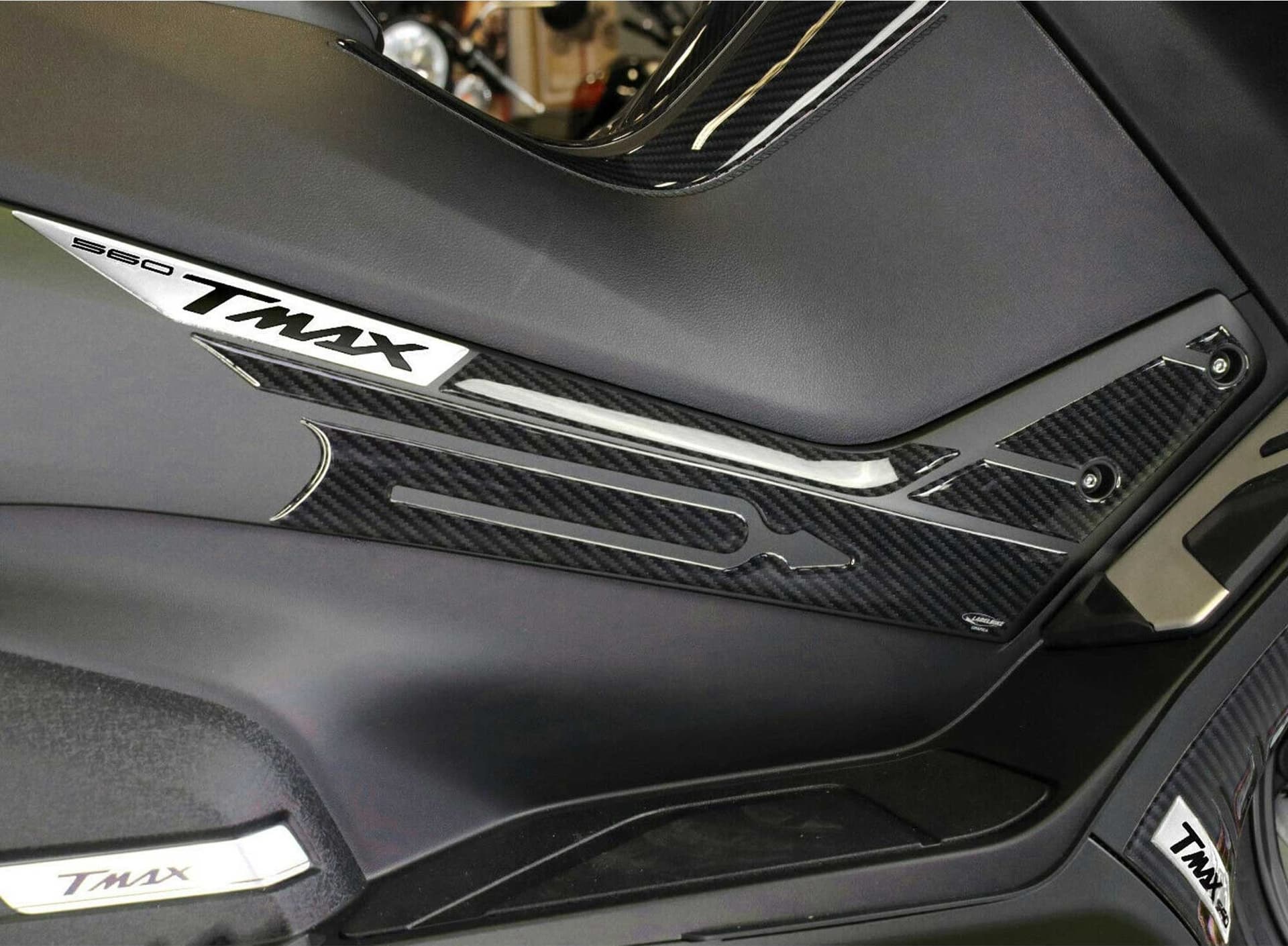 Kit-ADESIVI-in-RESINA-GEL-3D-per-BOOMERANG-compatibili-YAMAHA-Tmax-560-2020-21