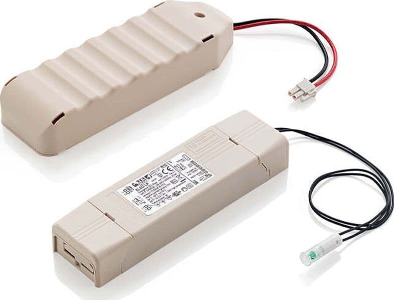 Kit-Luce-Di-Emergenza-In-Materie-Plastiche-Bianche