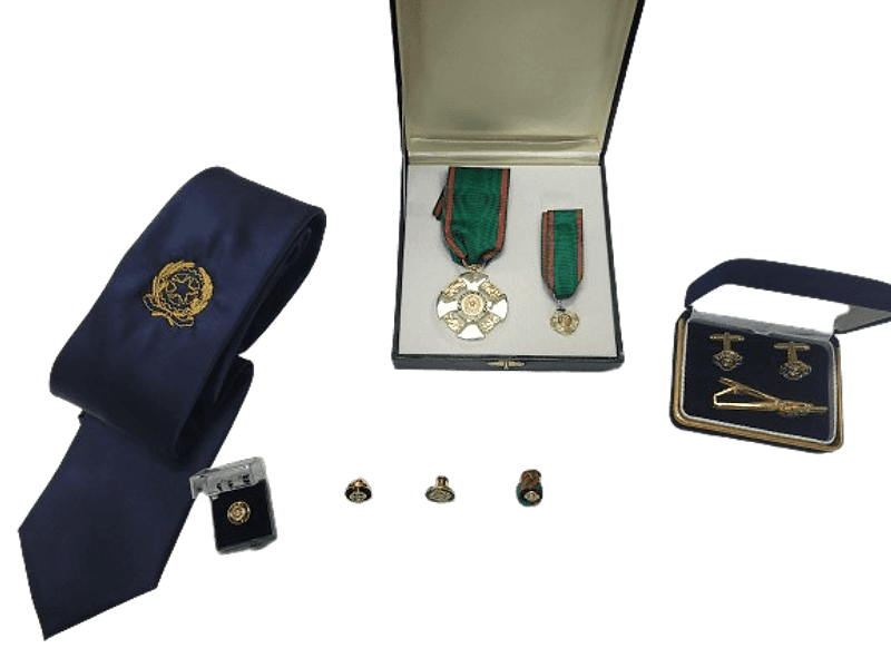 Cavaliere Ordine della Repubblica tutto l' occorrente in Scherzetti e articoli divertenti Il Distintivo - Pesaro, commercioVirtuoso.it
