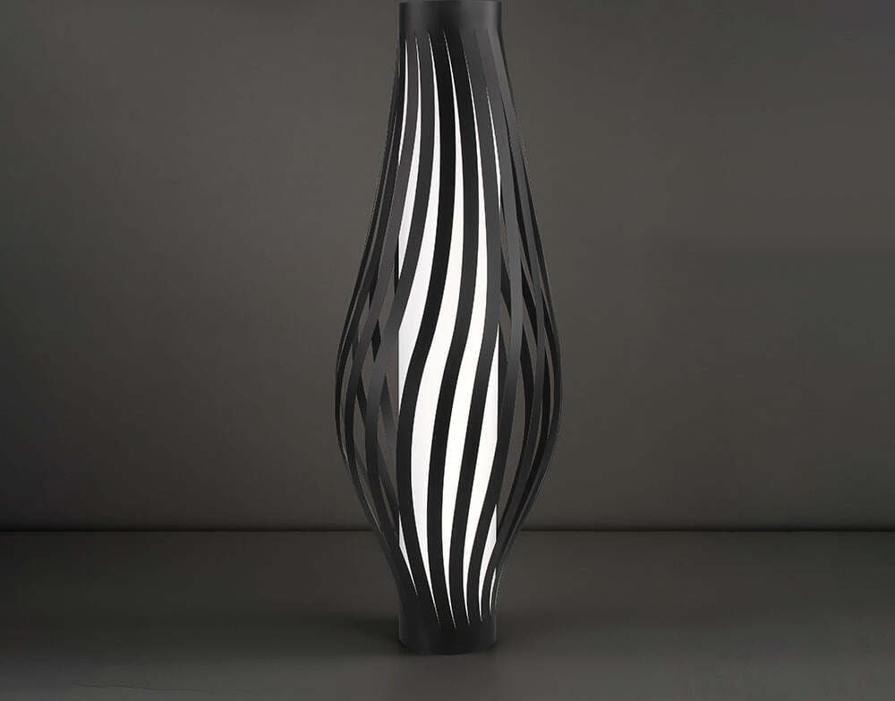 Lampada-Da-Terra-Totem-Dama-Helios-1-Luce-In-Polilux-Nero-Made-In-Italy