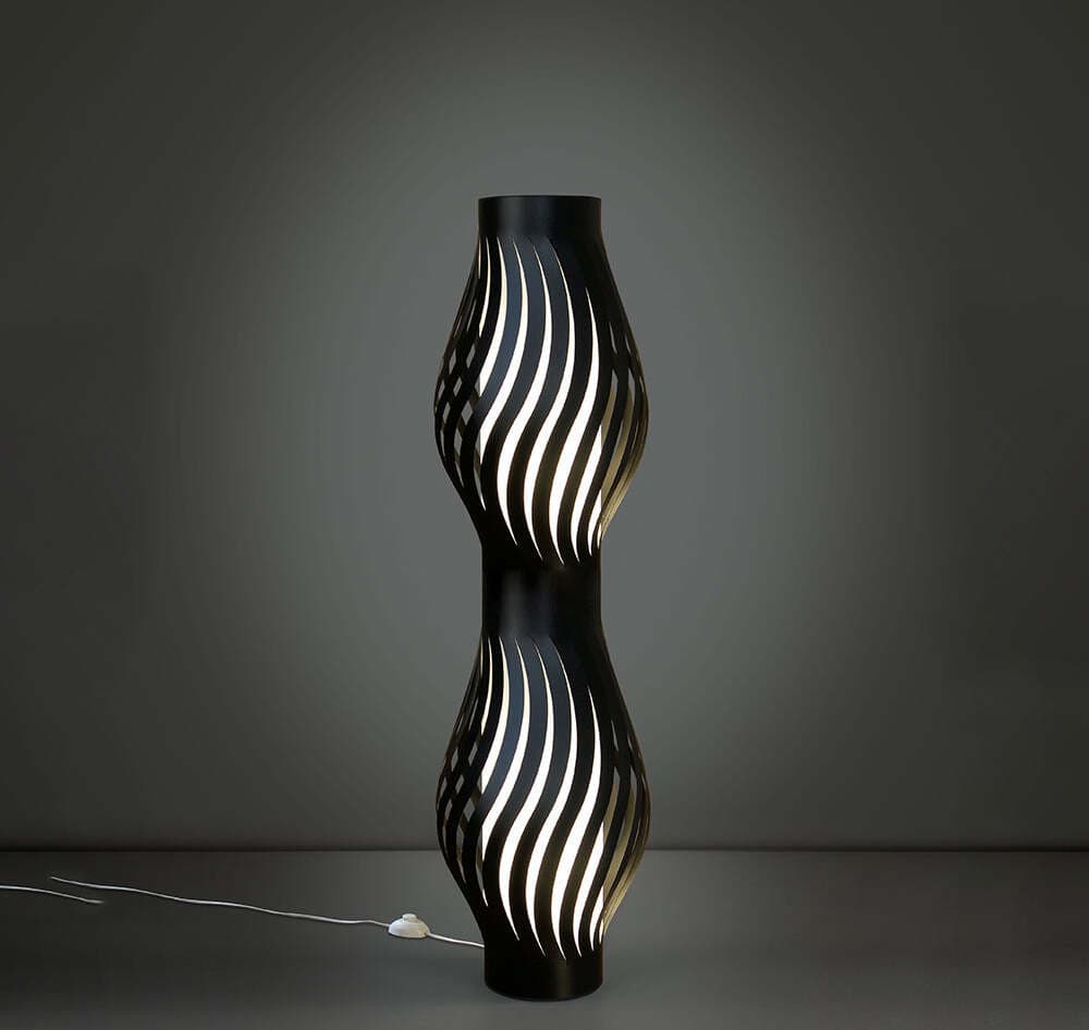 Lampada-Da-Terra-Totem-Helios-1-Luce-In-Polilux-Nero-Made-In-Italy