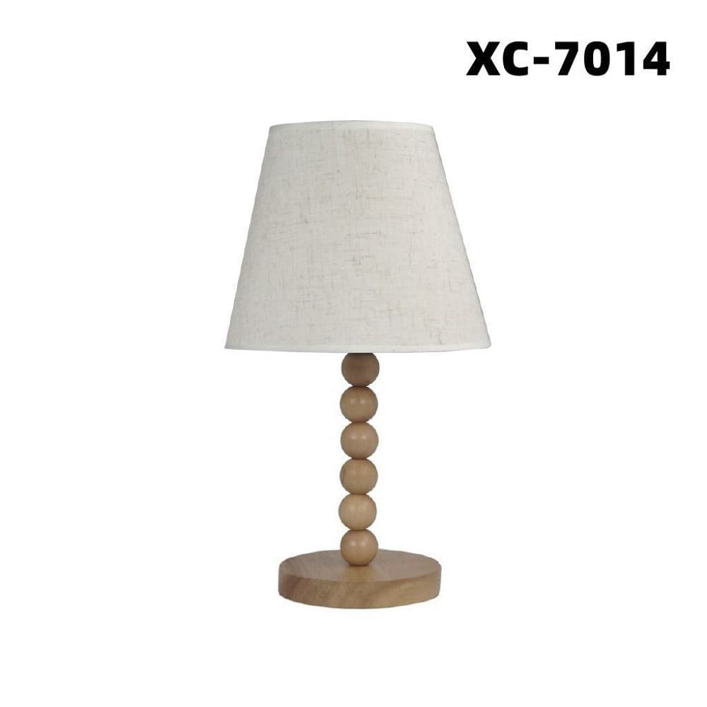 Lampada Tavolo Con Base In Legno Con Motivo Paralume Bianco Attacco E27 Xc-7014 Casa, arredamento e bricolage > Illuminazione da interno > Lampade da Tavolo Trade Shop italia - Napoli, Commerciovirtuoso.it