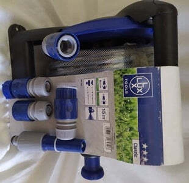 LUX-TOOLS---CARRELLO-AVVOLGITUBO-DA-MURO-CON-TUBO-FLESSIBILE-15-MT-E-KIT-ATTACCHI-E-LANCIA-ART.-396950