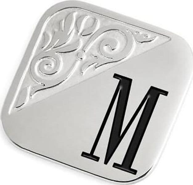 Marlù--Piastrina-quadrata-con-lettera-changy