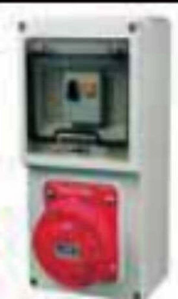 MARLANVIL---PRESA-A-PARETE-IP55-3x32A+N+T-400V-ROSSO+MGT.3P+N