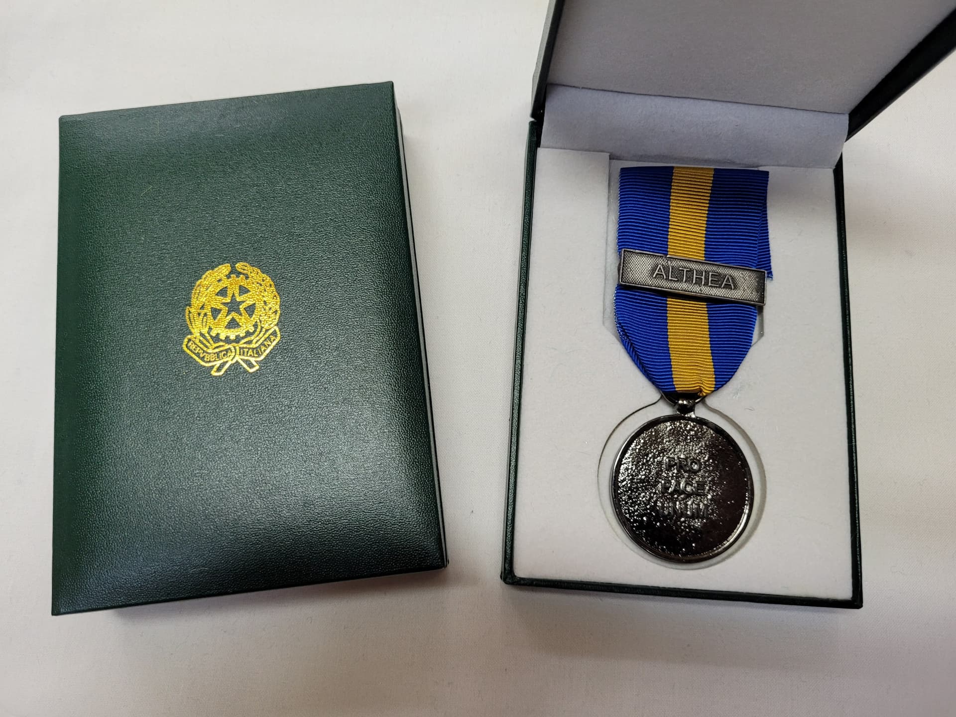 Medaglia Althea Con Scatola Repubblica Sport e tempo libero/Accessori/Trofei medaglie e premi/Medaglie Il Distintivo - Pesaro, Commerciovirtuoso.it