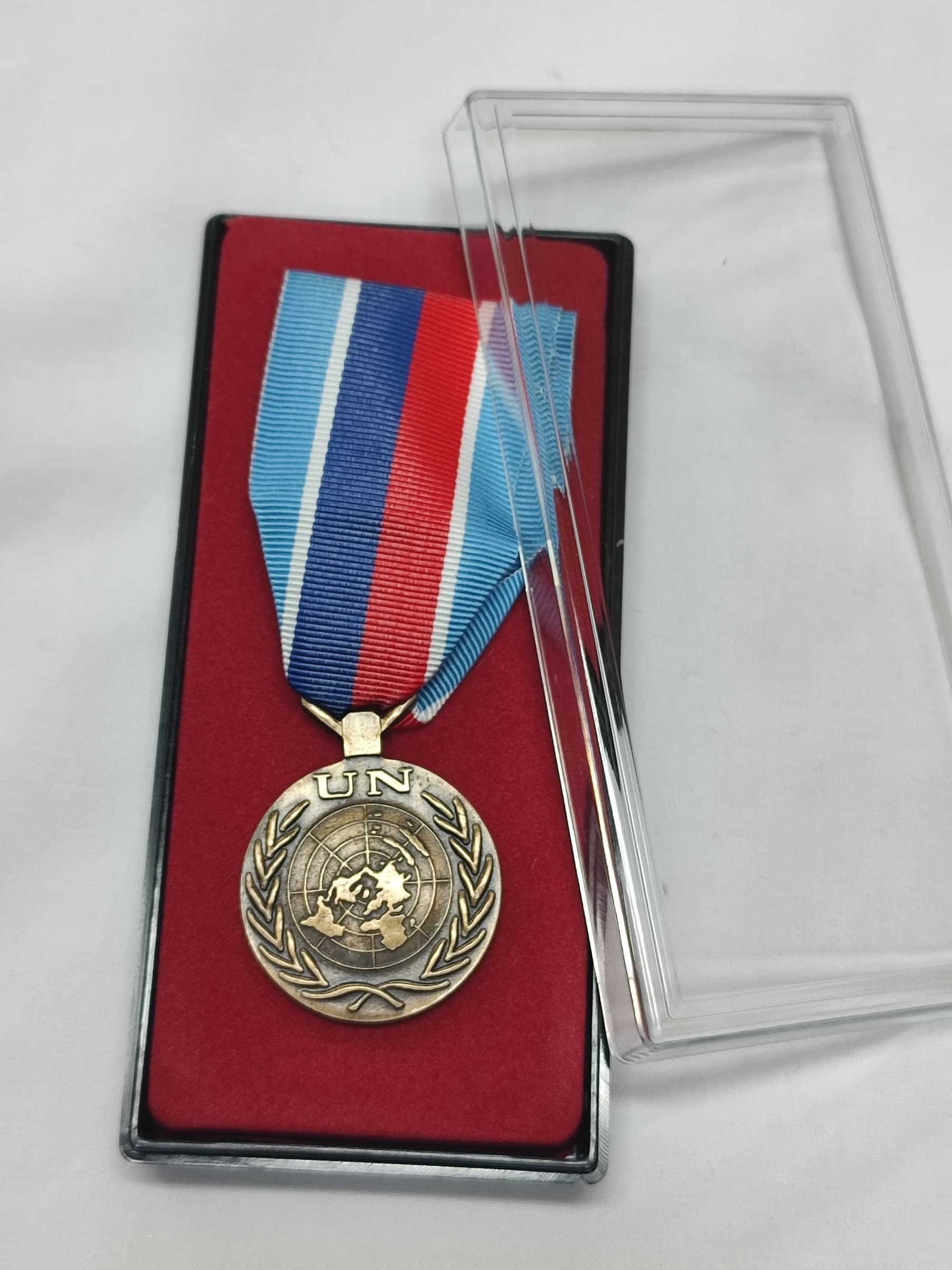 MEDAGLIA MISSIONI NAZIONI UNITE ( O.N.U. ) Onu Haiti - Nastro/nastrino/medaglia Sport e tempo libero/Accessori/Trofei medaglie e premi/Medaglie Il Distintivo - Pesaro, Commerciovirtuoso.it