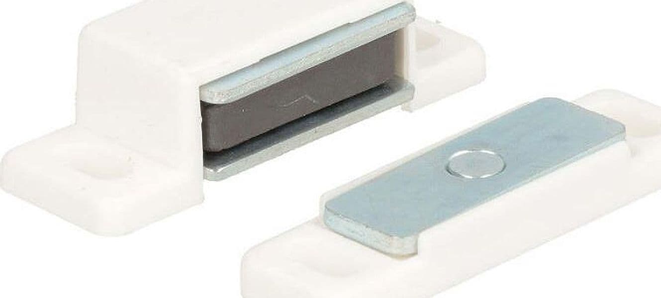 MOBILIA---2-CHIUSURE-MAGNETICHE-BIANCHE-KG.-4