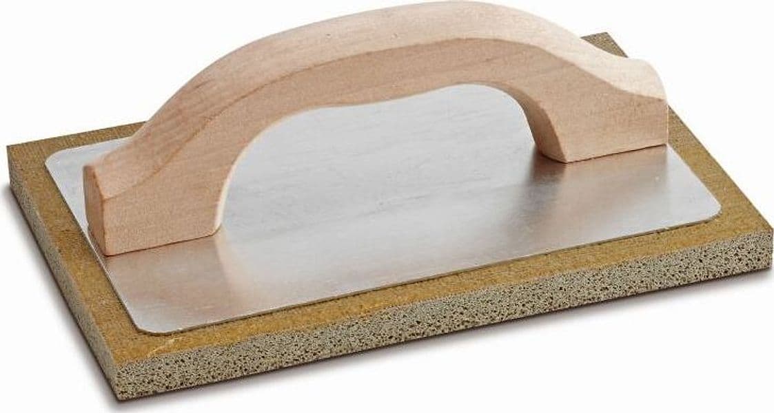 NESPOLI-FRATTAZZO-SPUGNA-GRIGIA-CON-MANICO-IN-LEGNO-14X21CM
