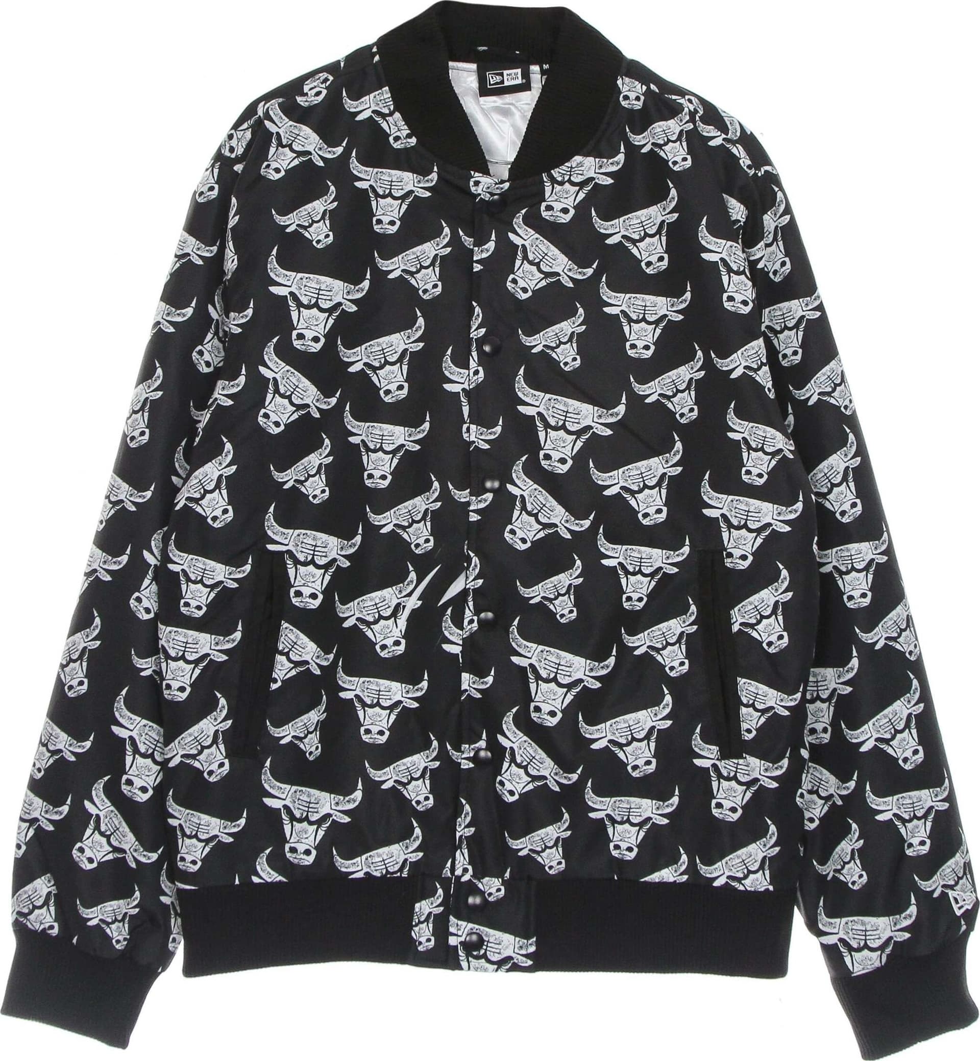 NEW-ERA-Giubbotto-Bomber-Uomo-Nba-All-Over-Print-Distressed-Logo-Bomber-Jacket-Chibul-Black-da-uomo