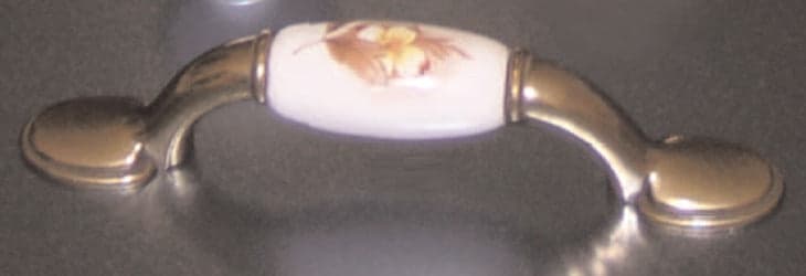 ORECA---1-MANIGLIA-IN-PORCELLANA-BIANCA-CON-FIORE-INTERASSE-74mm
