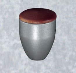 ORECA---1-POMOLO-IN-OTTONE-VERNICIATO-E-BORCHIA-IN-LEGNO-CILIEGIO-15X20