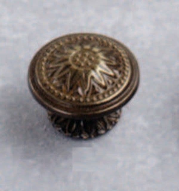 ORECA---1-POMOLO-STILE-ANTICO-CON-ROSETTA-IN-OTTONE-30X20mm
