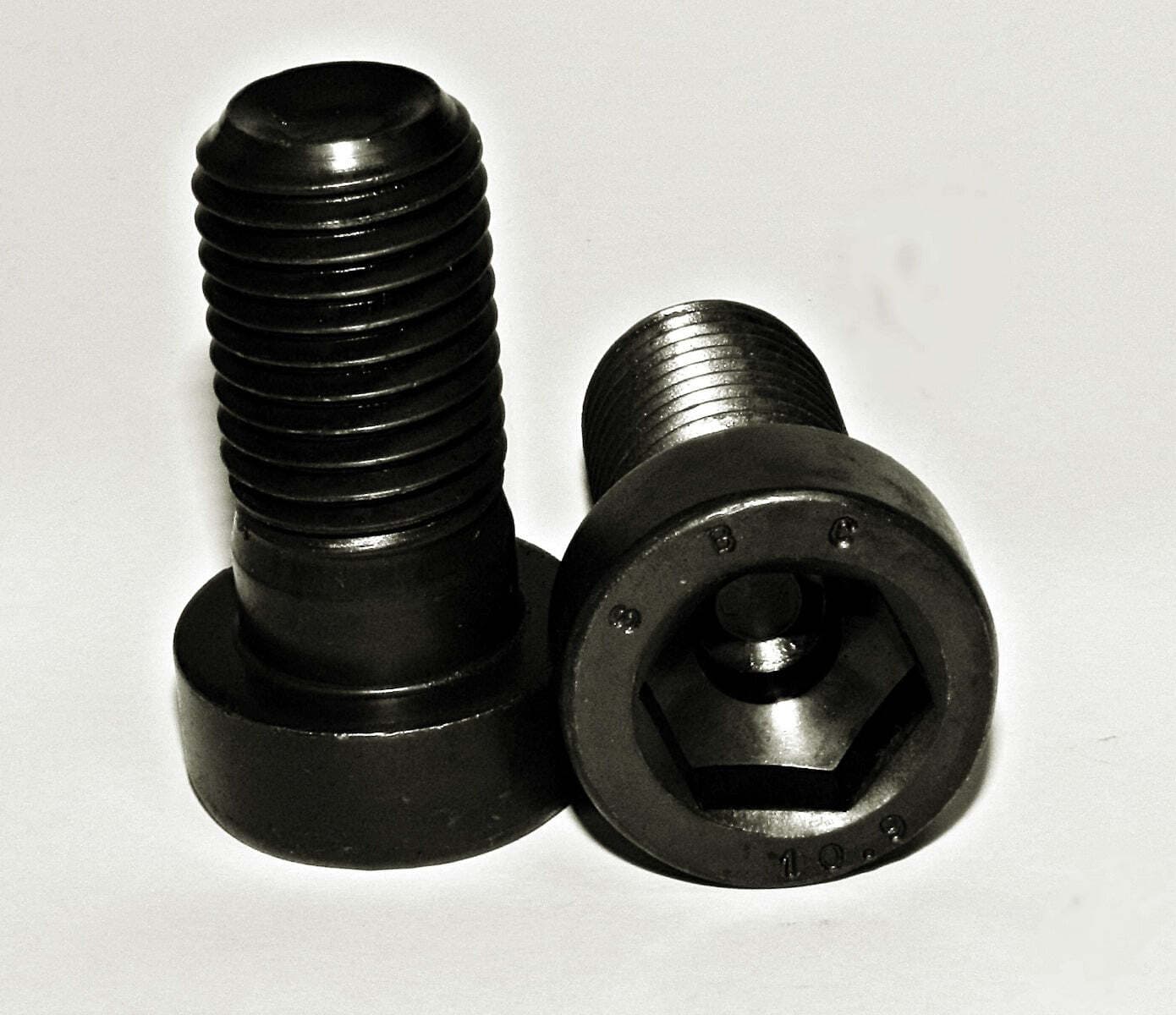 ORECA---4-VITI-PER-METALLO-TESTA-CILINDRICA-CON-ESAGONO-INCASSATO-6X25MM