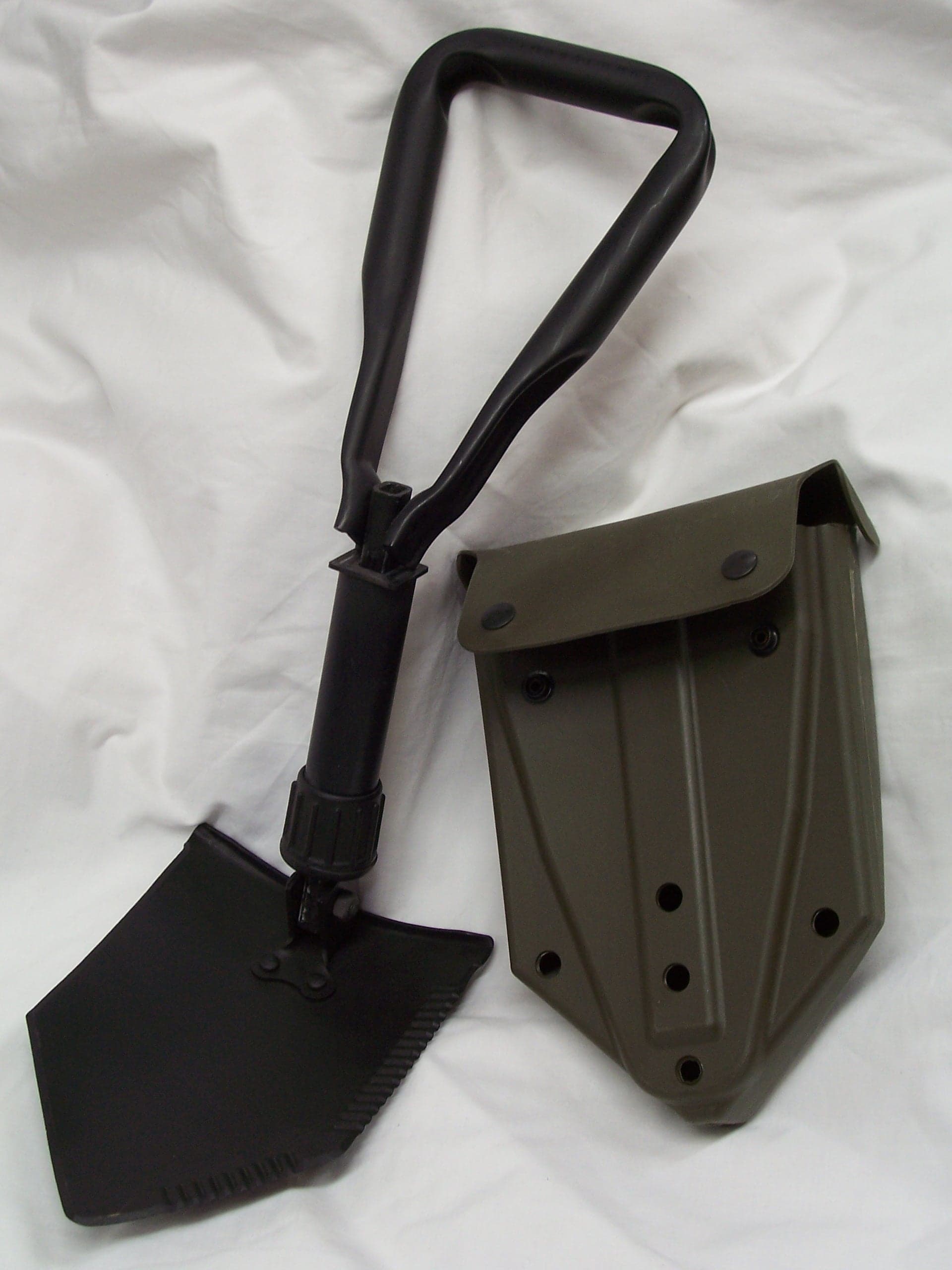 Pala Pieghevole Con Custodia Modello Militare Verde Con Lato Seghettato per Tagliare Fai da te/Utensili elettrici e a mano/Attrezzi da giardinaggio/Vanghe e pale Il Distintivo - Pesaro, Commerciovirtuoso.it