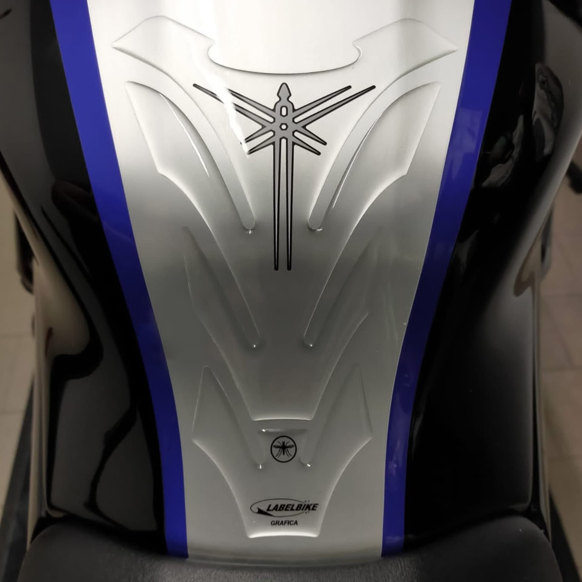 PARASERBATOIO-ADESIVO-gel-trasparente-3D-per-SERBATOIO-MOTO-compatibile-YAMAHA