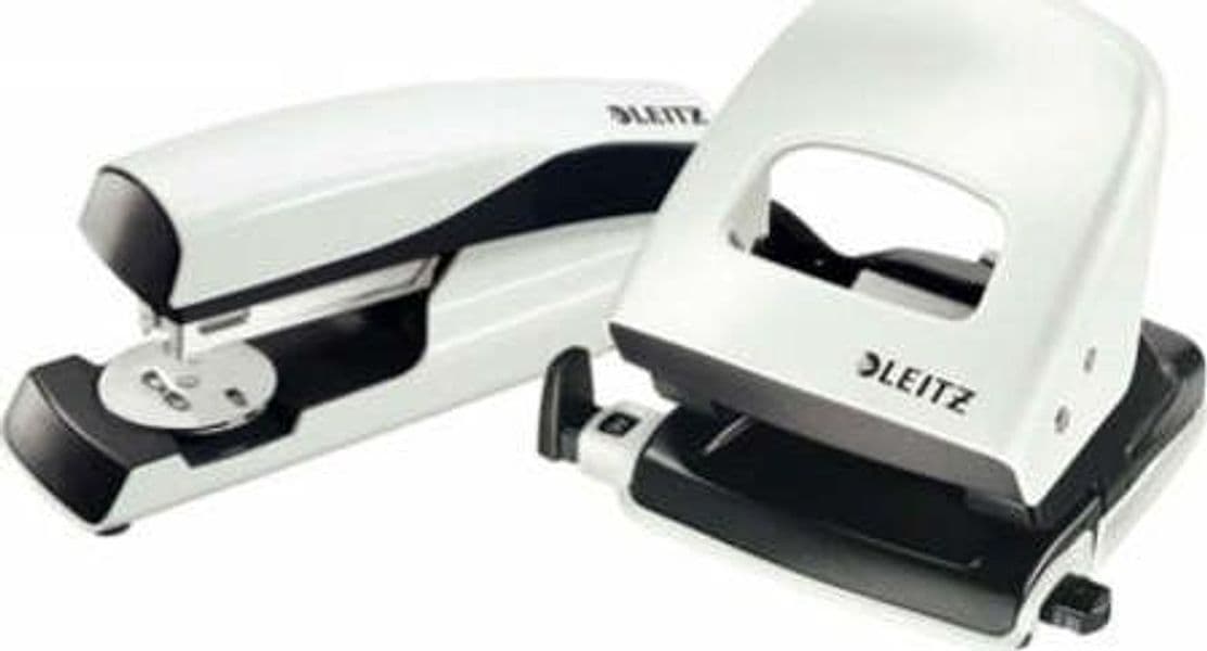 Perforatore 5008 New NeXXt WOW - passo 8 cm - massimo 30 fogli - 2 fori - bianco perla - Leitz Cancelleria e prodotti per ufficio/Archivio ufficio e accessori per scrivania/Spillatrici e perforatrici/Perforatrici Eurocartuccia - Pavullo, Commerciovirtuoso.it