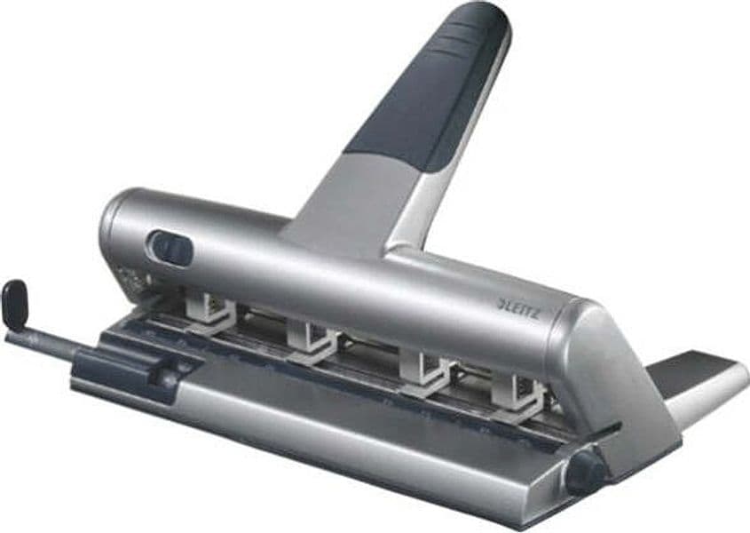 Perforatore Akto a punzoni indipendenti - massimo 30 fogli - 4-6 fori - passo 6-8 cm - argento - Leitz Cancelleria e prodotti per ufficio/Archivio ufficio e accessori per scrivania/Spillatrici e perforatrici/Perforatrici Eurocartuccia - Pavullo, Commerciovirtuoso.it