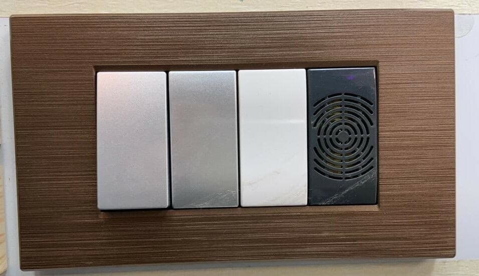 PLACCA BROWNIE N. 14 COMPATIBILE LIVING LIGHT INTERNATIONAL 3 4 7 POSTI in Placche per interruttori Fatma - Giugliano in Campania, commercioVirtuoso.it