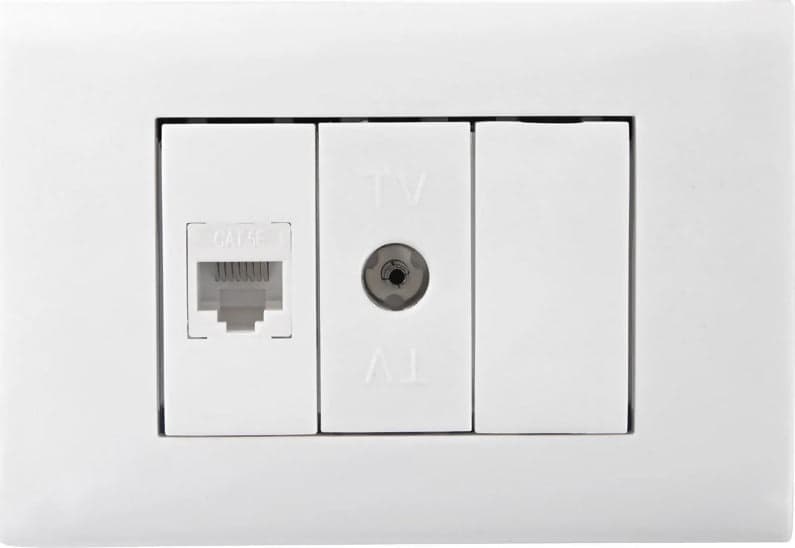 Placchetta-3-moduli-con-presa-tv-e-ethernet-rj45-copriforo-lk40-6-incasso-503