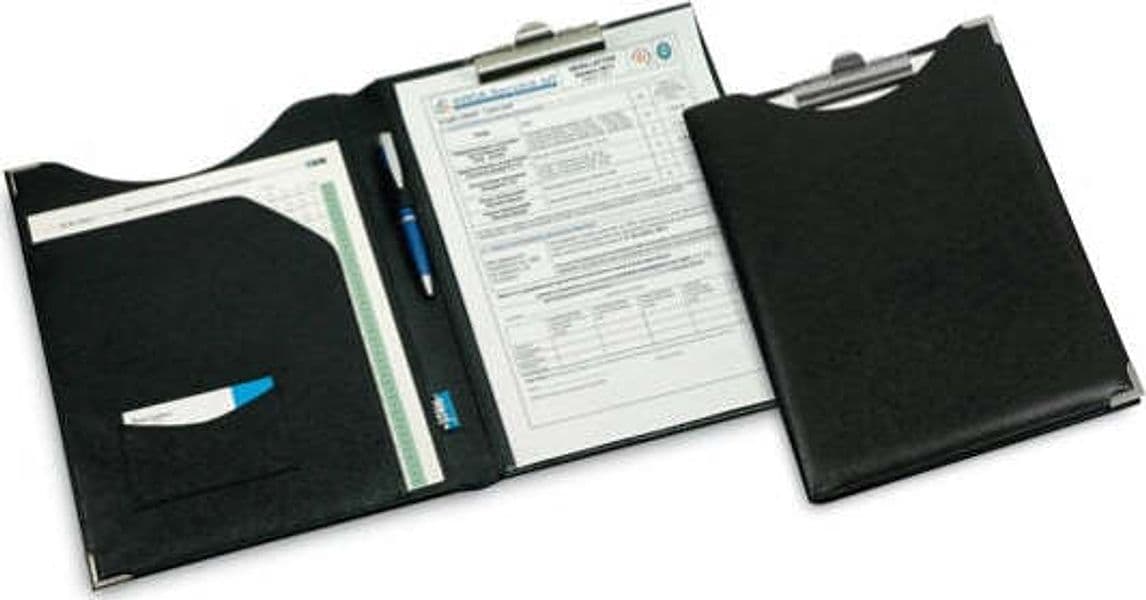 Portablocco in similpelle con tasca - nero - 24 x 31cm - Lebez Cancelleria e prodotti per ufficio/Archivio ufficio e accessori per scrivania/Archivio ufficio/Portablocchi e portamoduli Eurocartuccia - Pavullo, Commerciovirtuoso.it