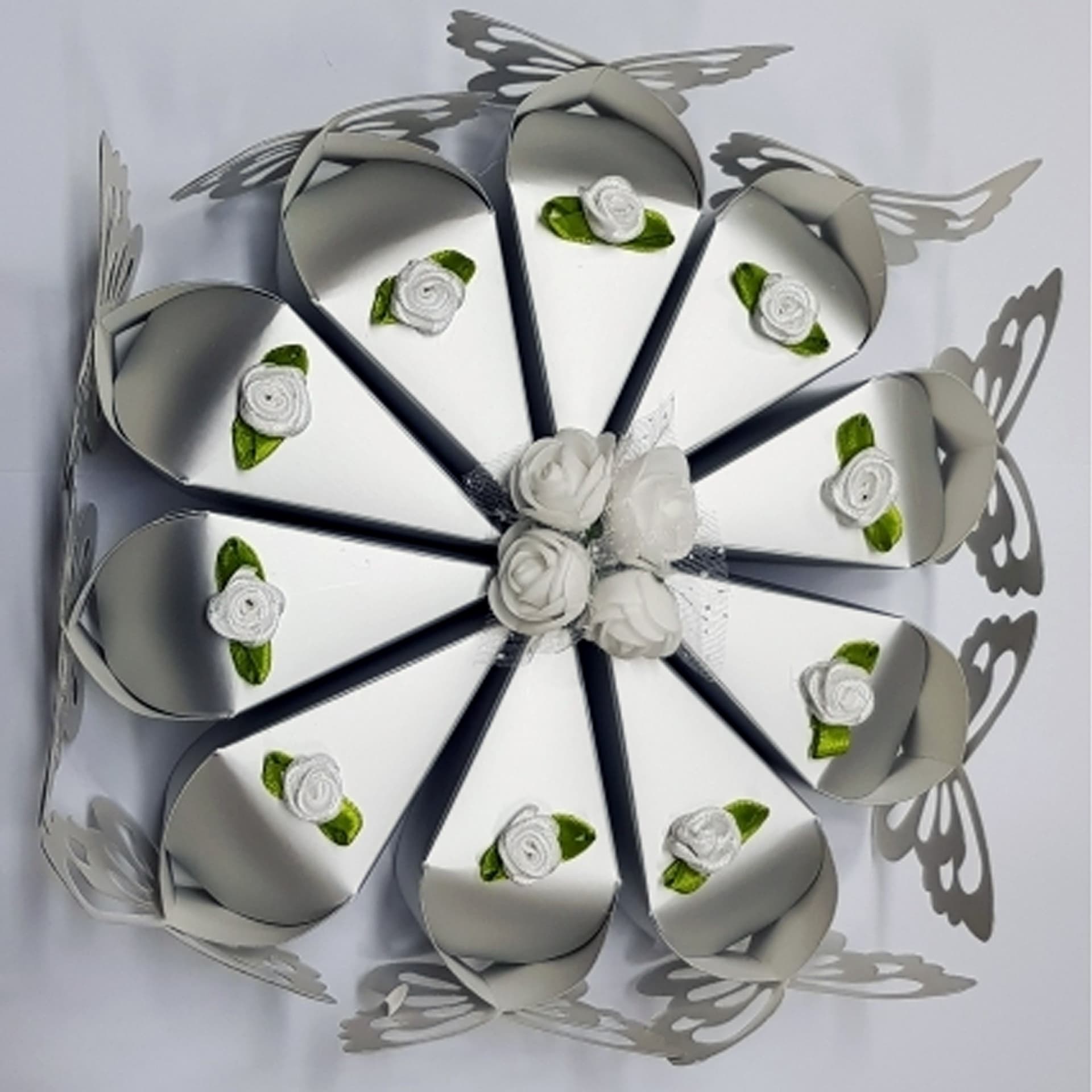 10 BOMBONIERA BOMBONIERE SCATOLINA SPICCHIO TORTA ARGENTO FARFALLA PORTACONFETTI Casa e cucina/Hobby creativi/Materiali per hobby creativi/Forniture per feste/Bomboniere Trade Shop italia - Napoli, Commerciovirtuoso.it
