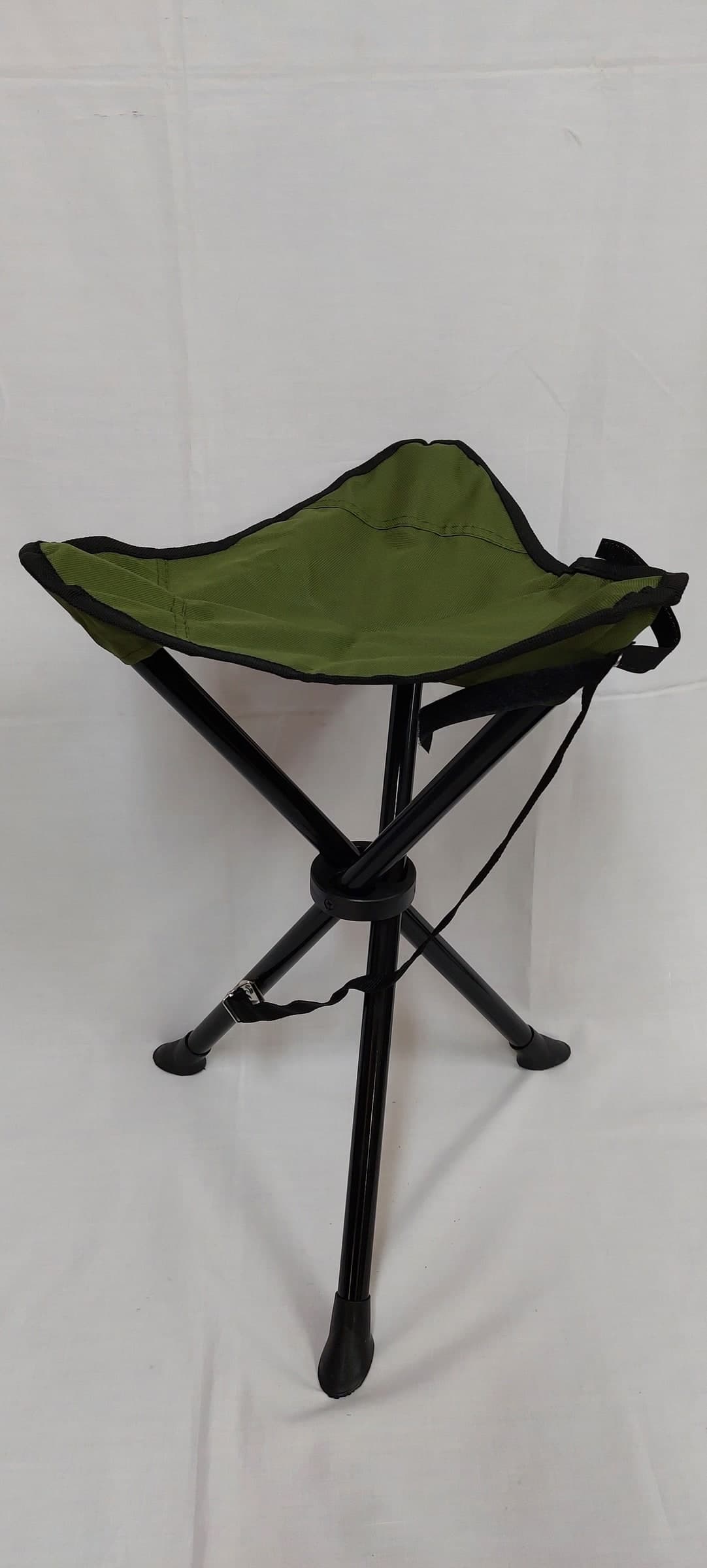 Pratico Sgabello Pieghevole Trasportabile Da Campeggio Sport e tempo libero/Attività ricreative all'aperto/Camping e outdoor/Arredamento da campeggio/Sgabelli Il Distintivo - Pesaro, Commerciovirtuoso.it