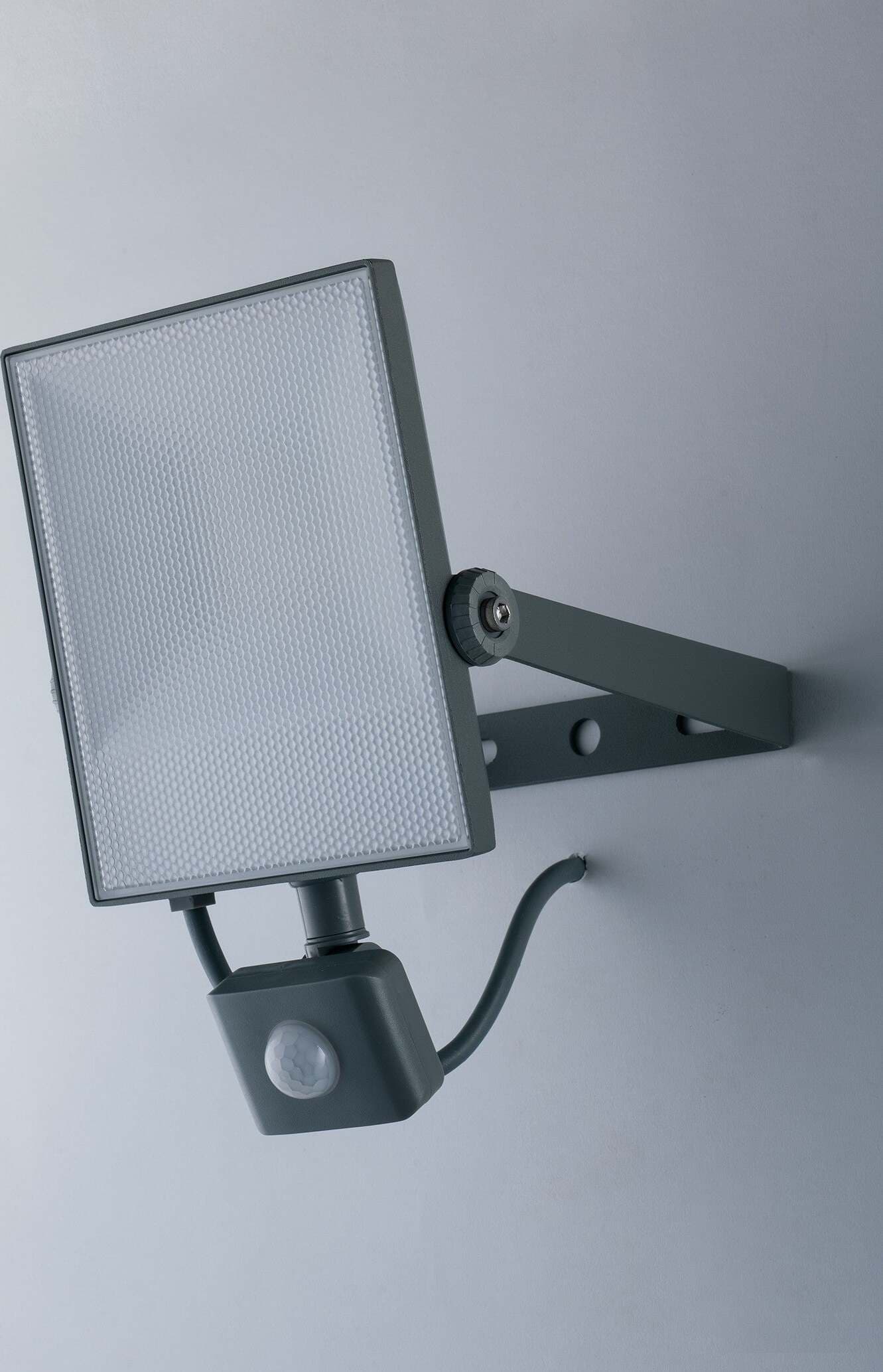 Proiettore Led Elios Silver 30W 2400Lm 4000K Ip44 Con Sensore 26,3X16,7X6,3Cm Illuminazione/Illuminazione per esterni/Proiettori Led Mall Home - Napoli, Commerciovirtuoso.it
