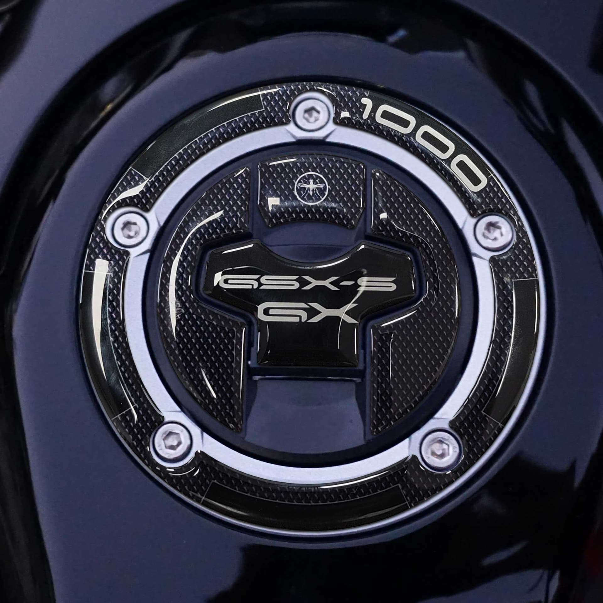 Protezione-Tappo-Serbatoio-Adesivo-3D-compatibile-con-Suzuki-GSX-S1000GX-2024