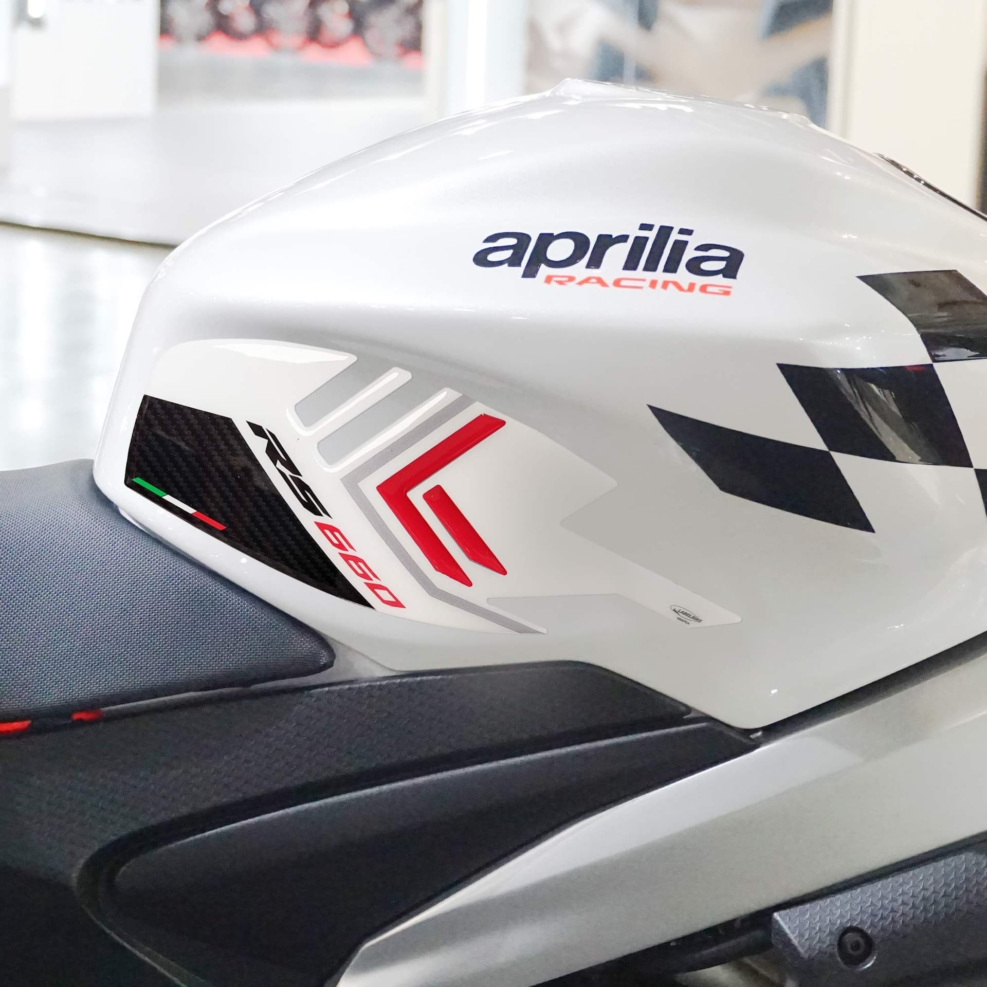 Protezioni-laterali-serbatoio-compatibile-con-Aprilia-RS-660-Extrema-2023-24