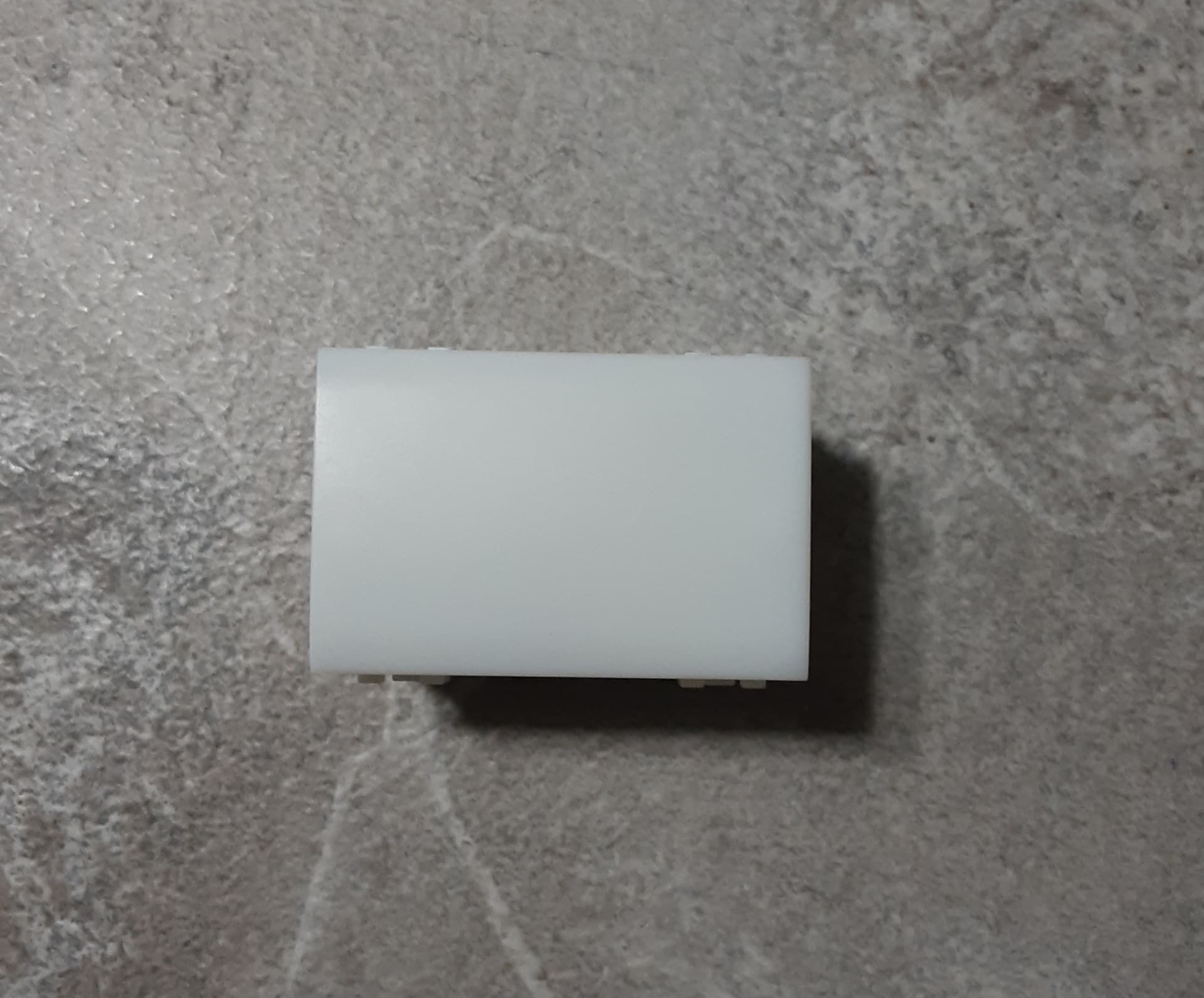 PUNTO LUCE SEGNAPASSO APPLIQUE COMPATIBILE VIMAR PLANA PER SCATOLA 503 in Prese a muro Fatma - Giugliano in Campania, commercioVirtuoso.it