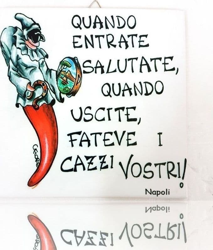 Quadretto Piastrella Decorativa Porta Fortuna Ceramica Quando Entrate Saluta Cornici e Portafoto Trade Shop italia - Napoli, Commerciovirtuoso.it