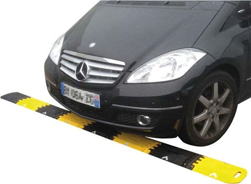 Rallentatore di velocitA' portatile - lunghezza 300 cm - giallo-nero Fai da te/Sicurezza e protezione/Attrezzature per sicurezza sul lavoro/Segnaletica antinfortunistica Eurocartuccia - Pavullo, Commerciovirtuoso.it