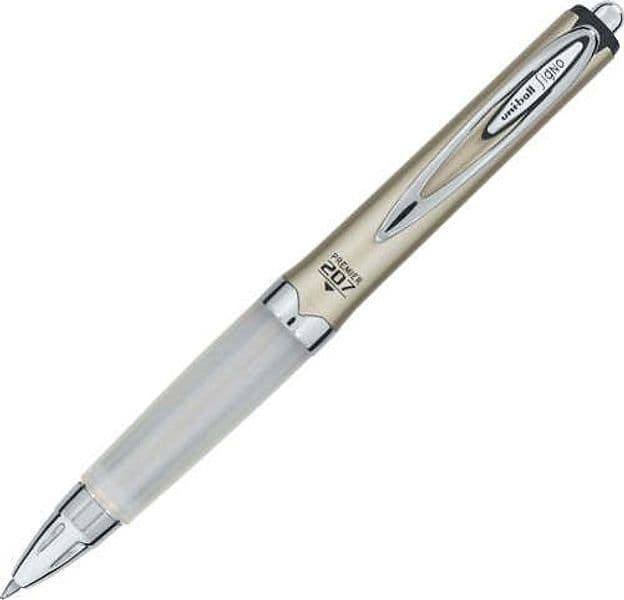 Roller a scatto Signo 207 - punta 0 7mm - oro - Uni Mitsubishi Cancelleria e prodotti per ufficio/Penne matite scrittura e correzione/Penne e ricariche/Penne roller a inchiostro gel Eurocartuccia - Pavullo, Commerciovirtuoso.it