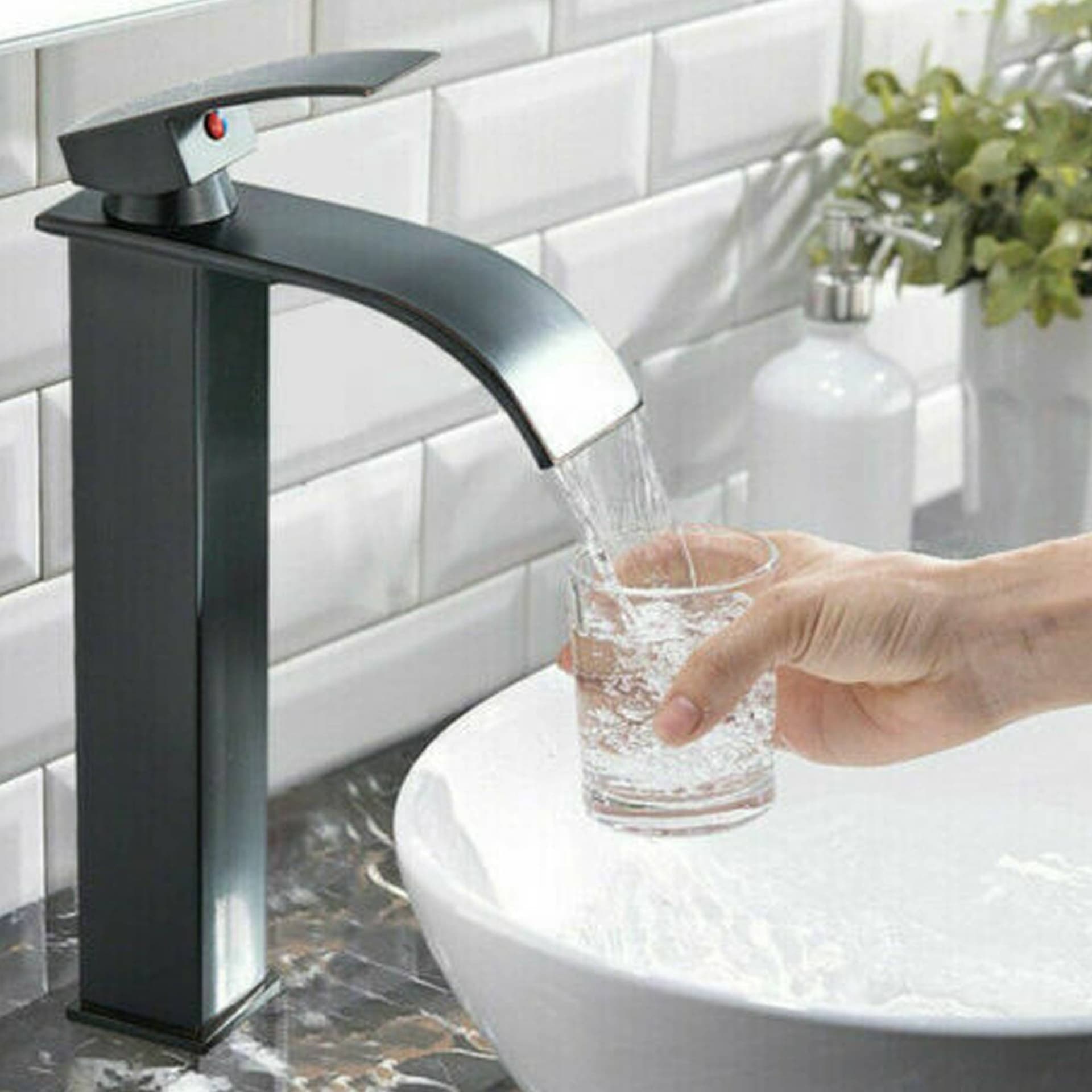 Rubinetto Alto Da Bagno Design Moderno A Cascata Miscelatore Monocomando Nero Rubinetti Bagno Trade Shop italia - Napoli, Commerciovirtuoso.it