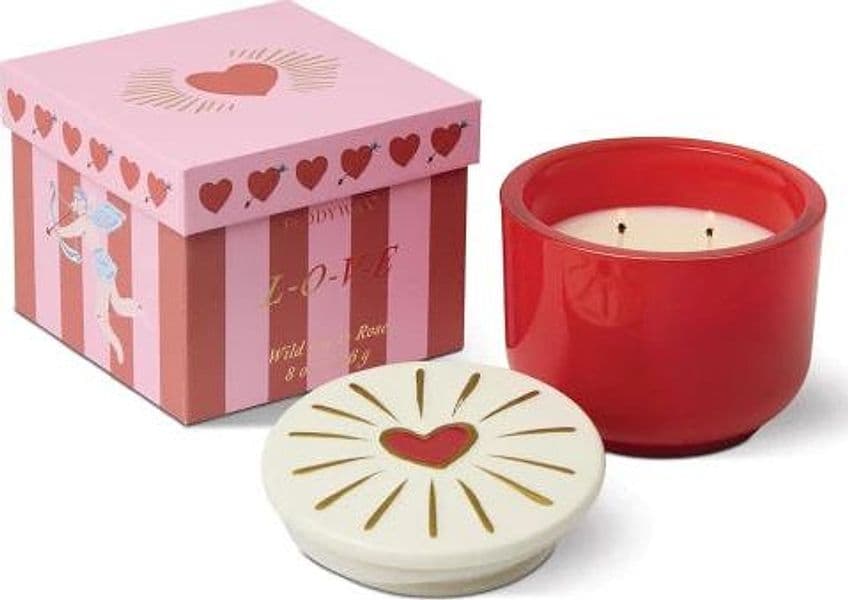 Candela Charmed da 226 g (8 oz) in vetro rosso con coperchio a forma di cuore - Fico selvatico e rosa in Autocategorizzazione Più Di Più Ideas - Casalnuovo di Napoli, commercioVirtuoso.it