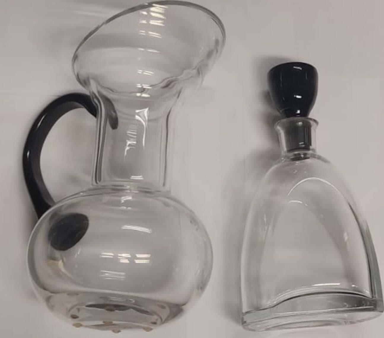 SET-CARAFFA-+-BOTTIGLIA-IN-VETRO-LINEA-DAVID-PALTERER---CON-DETTAGLI-IN-VETRO-NERO