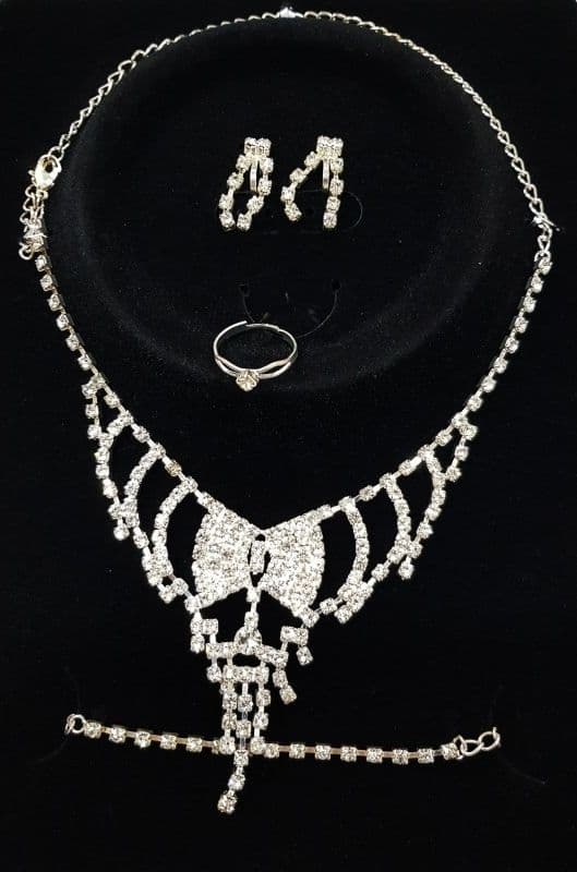 SET COMPLETO PARURE COLLANA FIOCCO ORECCHINI BRACCIALE ANELLO STRASS BIGIOTTERIA Moda/Donna/Gioielli/Collane Trade Shop italia - Napoli, Commerciovirtuoso.it