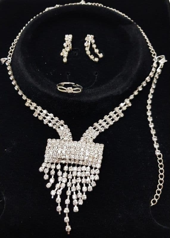 SET COMPLETO PARURE COLLANA RETTANGOLO ORECCHINI ANELLO CON STRASS BIGIOTTERIA Moda/Donna/Gioielli/Collane Trade Shop italia - Napoli, Commerciovirtuoso.it