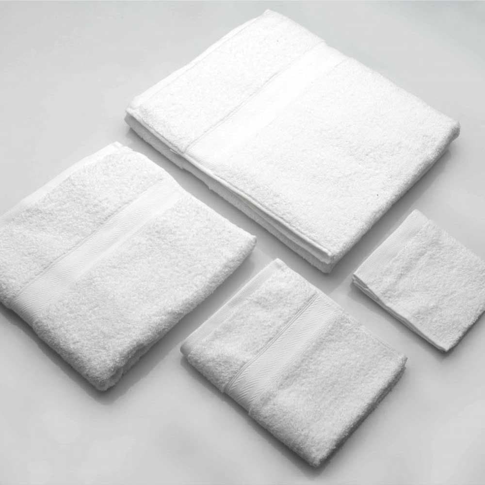 Set-di-Asciugamani-per-il-bagno-in-cotone-di-colore-bianco
