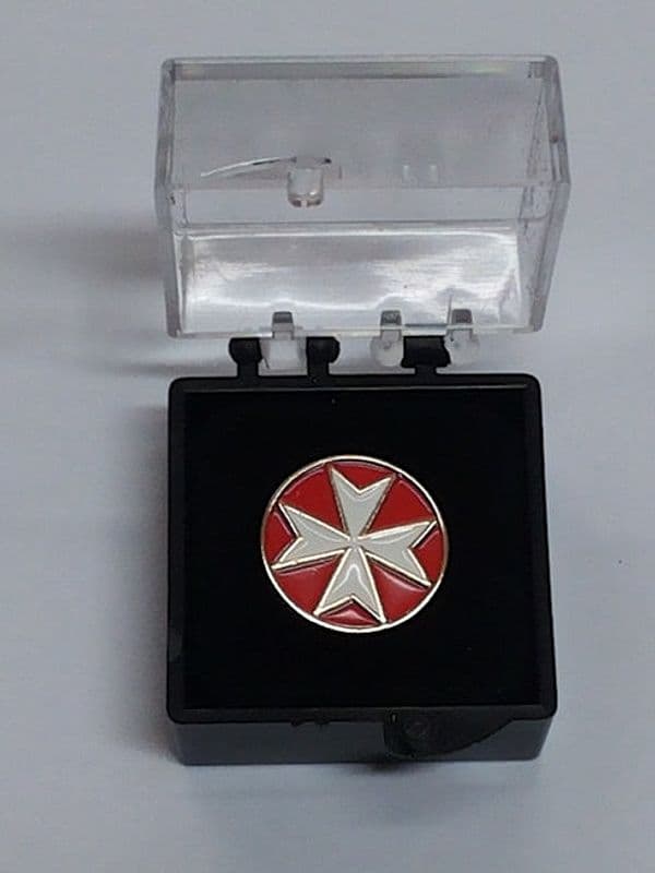 Spilla Semplice Croce Di Malta in Metallo Con Clip Sport e tempo libero/Accessori/Trofei medaglie e premi/Placche Il Distintivo - Pesaro, Commerciovirtuoso.it