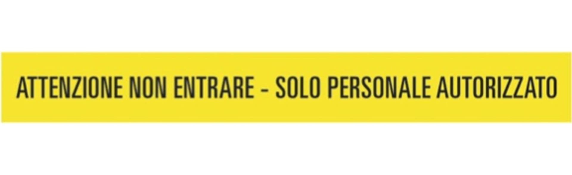 Striscia adesiva da terra - PVC - 120x15 cm - ''Attenzione non entrare...'' - Cartelli Segnalatori Fai da te/Sicurezza e protezione/Attrezzature per sicurezza sul lavoro/Segnaletica antinfortunistica Eurocartuccia - Pavullo, Commerciovirtuoso.it