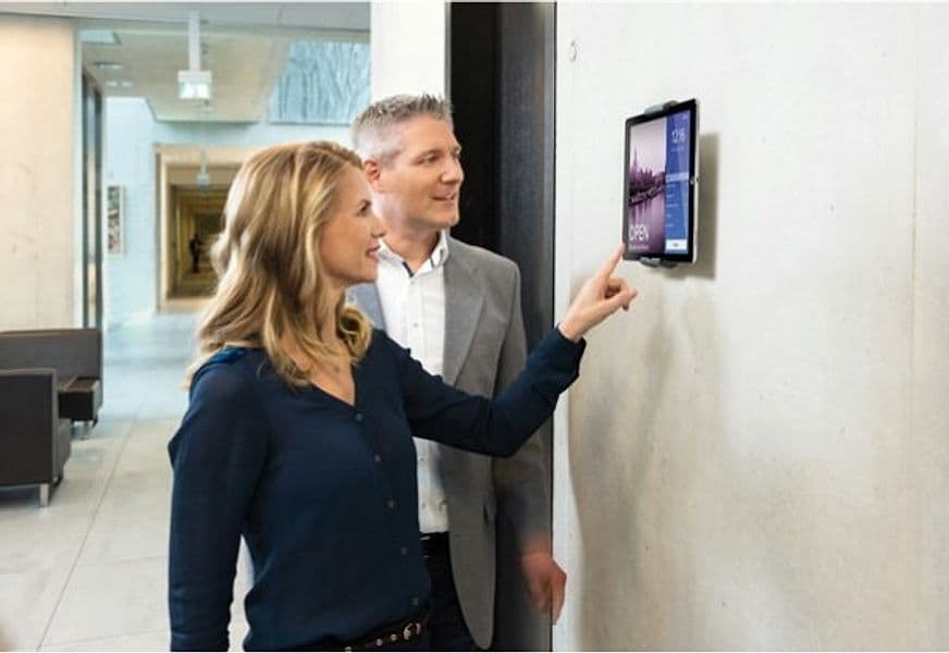 Supporto da parete per tablet - Tablet Holder Wall - da 7'' a 13'' - Durable Cancelleria e prodotti per ufficio/Arredamento e illuminazione/Studio/Leggii e podi Eurocartuccia - Pavullo, Commerciovirtuoso.it