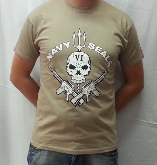 T-shirt Navy Seals Teschio United States Maglia Uomo Girocollo Never Quit Moda/Uomo/Abbigliamento/T-shirt con stampe divertenti Il Distintivo - Pesaro, Commerciovirtuoso.it