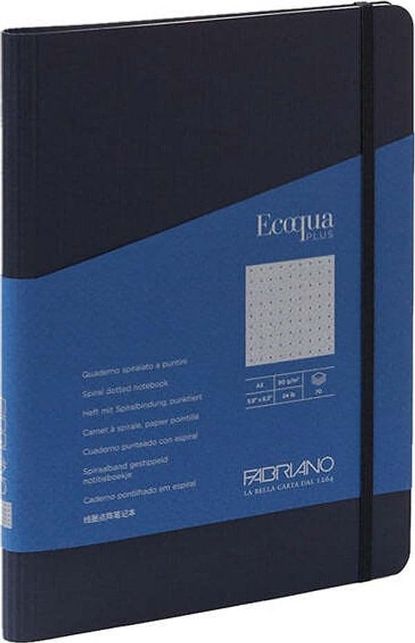 Taccuino EcoQua Plus - con elastico - spiralato - A5 - 70 fogli - puntinato - blu scuro - Fabriano Cancelleria e prodotti per ufficio/Carta blocchi e quaderni/Blocchi appunti taccuini e diari/Blocchi appunti e taccuini Eurocartuccia - Pavullo, Commerciovirtuoso.it